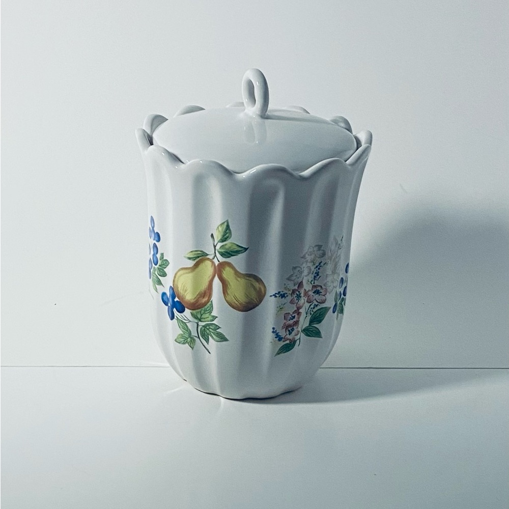 Corelle Chutney canister with lid and rubber seal  - 7.3/4” c 7”w